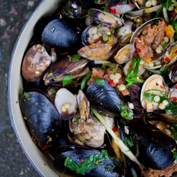 clams in a pot