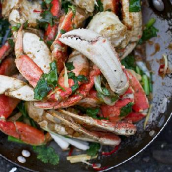 clams in a pot