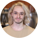 headshot of Evan