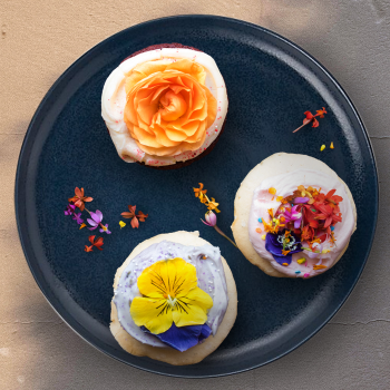 edible flowers on cupcakes