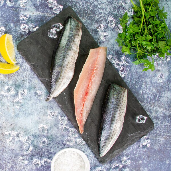 Raw Spanish mackerel fillets with salt, lemon & parsley